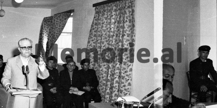 “Po pse, vëllanë e Panajot Plakut keni vënë ju te Nafta, ku na kanë sulmuar të gjithë armiqtë”?!/ Debatet e Enverit me Këllezin pas letrës së rojes së natës që “zbuloi” sabotimin…