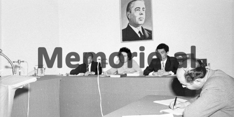 “Po pse, vëllanë e Panajot Plakut keni vënë ju te Nafta, ku na kanë sulmuar të gjithë armiqtë”?!/ Debatet e Enverit me Këllezin pas letrës së rojes së natës që “zbuloi” sabotimin…