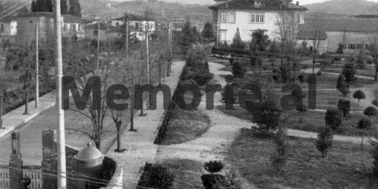 Kur gazetari i Monarkisë, Mavraqi, denonconte për korrupsion, Bashkinë dhe firmën SITA, e cila merrej me elektrifikimin e Tiranës dhe ndriçimin e Bulevardit, Zog i I-rë….