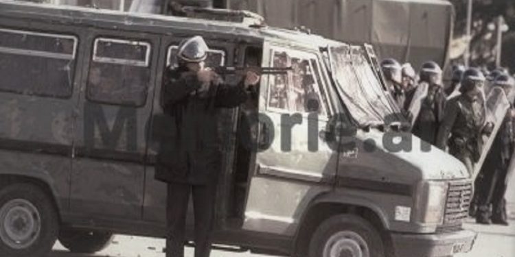 29 unknown photos of February 20, 1991, From protests in the city of “Student”, to tanks on Boulevard and clashes with police at “Skanderbeg Square” tearing down the dictator’s monument.