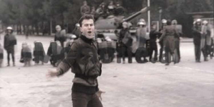29 unknown photos of February 20, 1991, From protests in the city of “Student”, to tanks on Boulevard and clashes with police at “Skanderbeg Square” tearing down the dictator’s monument.
