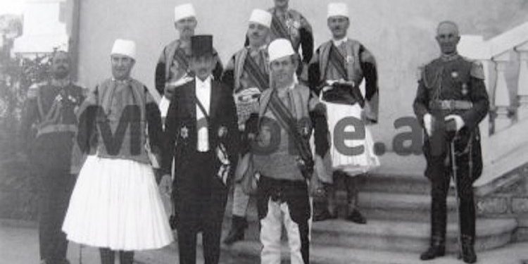 “Babai im, ish-nënprefekti i Stambollit dhe ministër në disa kabinete të Zogut, u internua nga italianët dhe u burgos nga komunistët”. Historia e panjohur e Abdurrahman Dibrës, rrëfen i biri