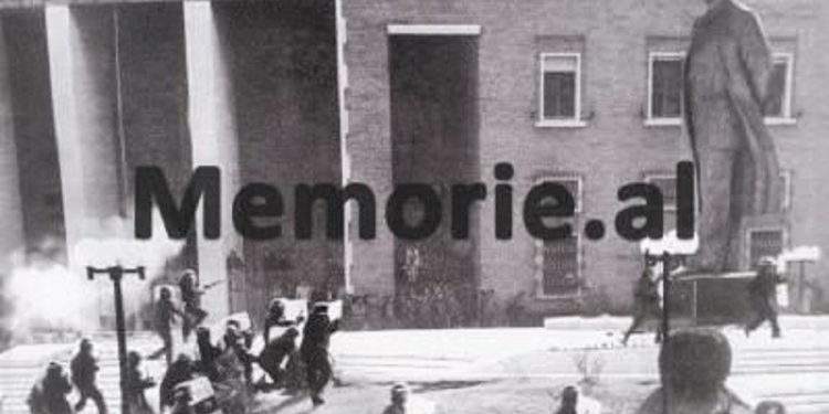 29 unknown photos of February 20, 1991, From protests in the city of “Student”, to tanks on Boulevard and clashes with police at “Skanderbeg Square” tearing down the dictator’s monument.