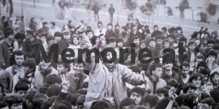 29 unknown photos of February 20, 1991, From protests in the city of “Student”, to tanks on Boulevard and clashes with police at “Skanderbeg Square” tearing down the dictator’s monument.