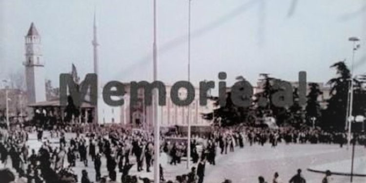 29 unknown photos of February 20, 1991, From protests in the city of “Student”, to tanks on Boulevard and clashes with police at “Skanderbeg Square” tearing down the dictator’s monument.