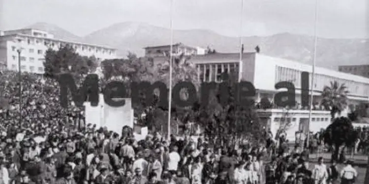 29 unknown photos of February 20, 1991, From protests in the city of “Student”, to tanks on Boulevard and clashes with police at “Skanderbeg Square” tearing down the dictator’s monument.