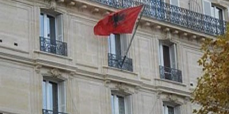 “Ja ku dhe për çfarë do kërkoni për Enver Hoxhën në Francë e Belgjikë” / Letra sekrete e Ministrit Malile në ’87-ën, për ambasadën në Paris…