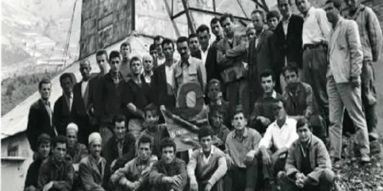 Historia e panjohur e dy vëllezërve Manço: Legjenda e minierës së Bulqizës, “Hero i Punës Socialiste” dhe deputet, u varros me nderime te Dëshmorët e Kombit, vëllai i vdiq në tortura…