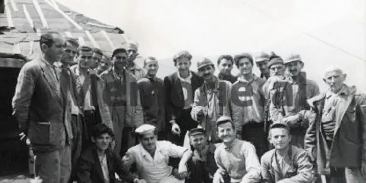 Historia e panjohur e dy vëllezërve Manço: Legjenda e minierës së Bulqizës, “Hero i Punës Socialiste” dhe deputet, u varros me nderime te Dëshmorët e Kombit, vëllai i vdiq në tortura…