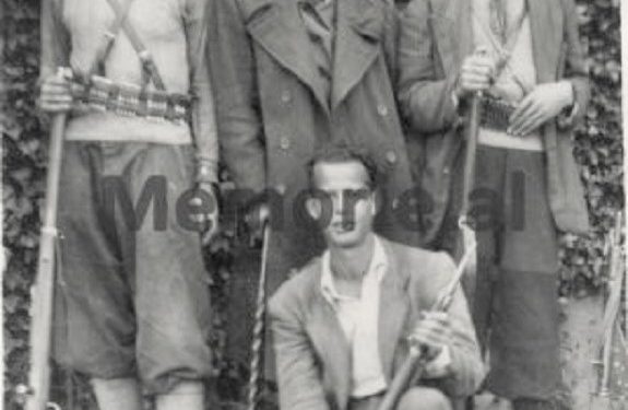 Historia e panjohur e dy vëllezërve Manço: Legjenda e minierës së Bulqizës, “Hero i Punës Socialiste” dhe deputet, u varros me nderime te Dëshmorët e Kombit, vëllai i vdiq në tortura…