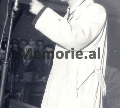 “Vëllanë tim, që ishte diplomuar në Paris, e pushkatuan me tetë pjestarë të grupit “Bashkimi Demokrat” dhe trupat i çuan në breg të lumit…”/ Dëshmia e të birit të ish-ministrit të Zogut