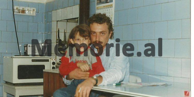 41 foto të panjohura të Tos Baxhakut/ Nga fëmijria, me prindërit e vëllezërit, shoqëria dhe kolegët gazetarë, udhëtimet nëpër Shqipëri, e takimet me miq e politikanë …