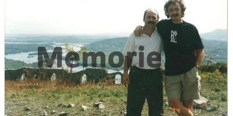 41 foto të panjohura të Tos Baxhakut/ Nga fëmijria, me prindërit e vëllezërit, shoqëria dhe kolegët gazetarë, udhëtimet nëpër Shqipëri, e takimet me miq e politikanë …