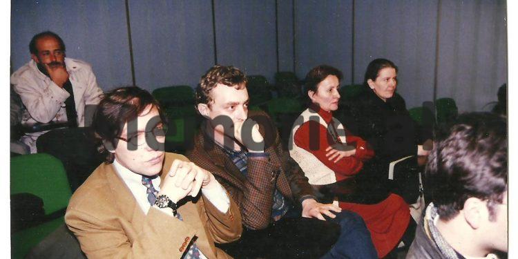 41 foto të panjohura të Tos Baxhakut/ Nga fëmijria, me prindërit e vëllezërit, shoqëria dhe kolegët gazetarë, udhëtimet nëpër Shqipëri, e takimet me miq e politikanë …