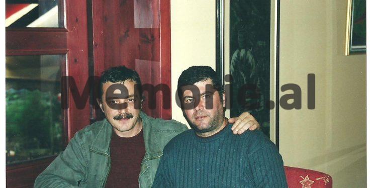 41 foto të panjohura të Tos Baxhakut/ Nga fëmijria, me prindërit e vëllezërit, shoqëria dhe kolegët gazetarë, udhëtimet nëpër Shqipëri, e takimet me miq e politikanë …