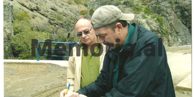 41 foto të panjohura të Tos Baxhakut/ Nga fëmijria, me prindërit e vëllezërit, shoqëria dhe kolegët gazetarë, udhëtimet nëpër Shqipëri, e takimet me miq e politikanë …