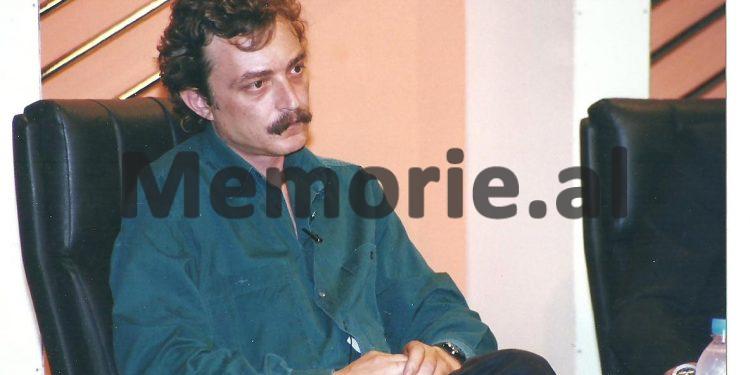 41 foto të panjohura të Tos Baxhakut/ Nga fëmijria, me prindërit e vëllezërit, shoqëria dhe kolegët gazetarë, udhëtimet nëpër Shqipëri, e takimet me miq e politikanë …