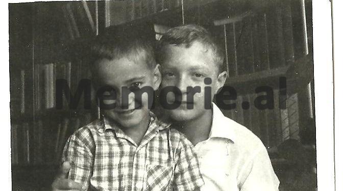 41 foto të panjohura të Tos Baxhakut/ Nga fëmijria, me prindërit e vëllezërit, shoqëria dhe kolegët gazetarë, udhëtimet nëpër Shqipëri, e takimet me miq e politikanë …