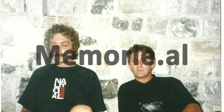 41 foto të panjohura të Tos Baxhakut/ Nga fëmijria, me prindërit e vëllezërit, shoqëria dhe kolegët gazetarë, udhëtimet nëpër Shqipëri, e takimet me miq e politikanë …