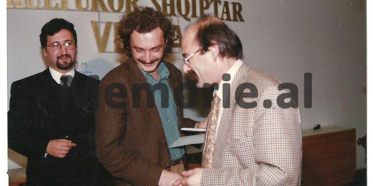 41 foto të panjohura të Tos Baxhakut/ Nga fëmijria, me prindërit e vëllezërit, shoqëria dhe kolegët gazetarë, udhëtimet nëpër Shqipëri, e takimet me miq e politikanë …