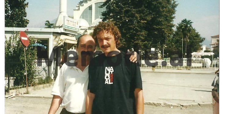 41 foto të panjohura të Tos Baxhakut/ Nga fëmijria, me prindërit e vëllezërit, shoqëria dhe kolegët gazetarë, udhëtimet nëpër Shqipëri, e takimet me miq e politikanë …