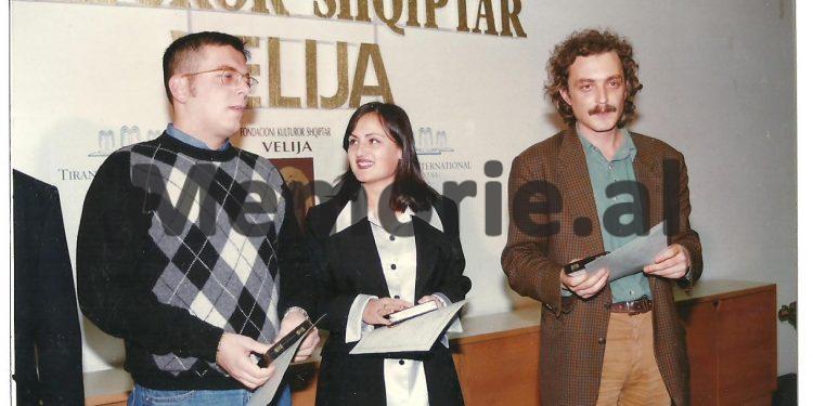 41 foto të panjohura të Tos Baxhakut/ Nga fëmijria, me prindërit e vëllezërit, shoqëria dhe kolegët gazetarë, udhëtimet nëpër Shqipëri, e takimet me miq e politikanë …