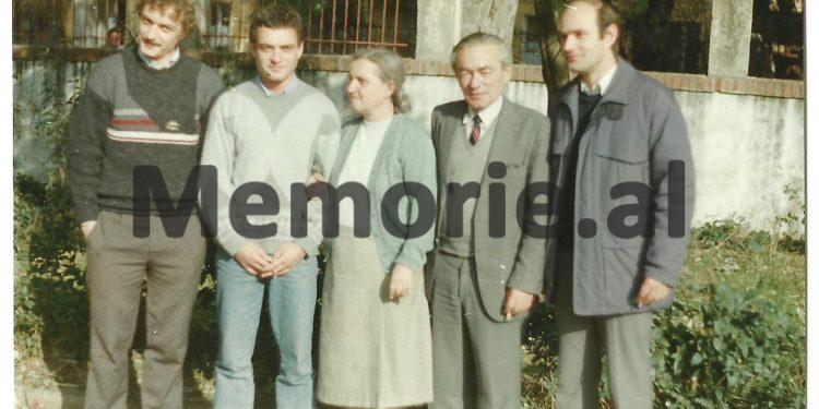 41 foto të panjohura të Tos Baxhakut/ Nga fëmijria, me prindërit e vëllezërit, shoqëria dhe kolegët gazetarë, udhëtimet nëpër Shqipëri, e takimet me miq e politikanë …