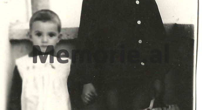 41 foto të panjohura të Tos Baxhakut/ Nga fëmijria, me prindërit e vëllezërit, shoqëria dhe kolegët gazetarë, udhëtimet nëpër Shqipëri, e takimet me miq e politikanë …