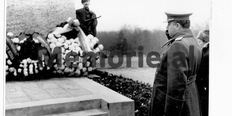 “Enveri ka gisht në vrasjen e Vojos te Kodra e Kuqe dhe ai spiunoi Koçi Xoxen te italianët, t’i zinte vendin në krye të Partisë”/ Dëshmia e rrallë e kolonelit që shërbeu si Shef i Zbulimit…