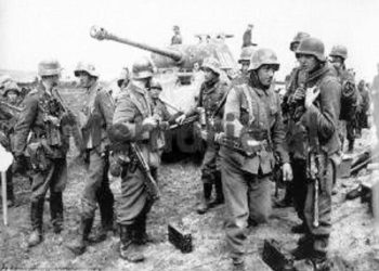 Dokumentet e panjohura/ 500 nazistët, apo siç njiheshin ndryshe “Njerëzit me shenjën blu”, që luftuan në Shqipëri përkrah partizanëve të Enver Hoxhës…