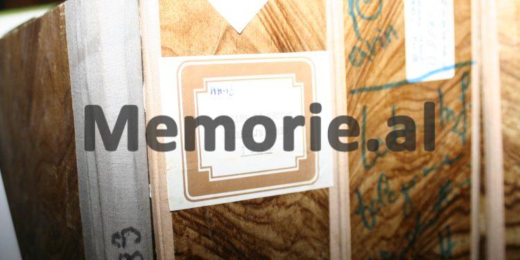 Zbulohen dokumentet arkivore/ Testamenti pasuror që i erdhi Enver Hoxhës në ’81-in dhe si ja mbajti të fshehur Nexhmija, e cila në ’85-ën, pas vdekjes së tij, shkoi në….