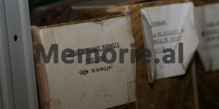 Zbulohen dokumentet arkivore/ Testamenti pasuror që i erdhi Enver Hoxhës në ’81-in dhe si ja mbajti të fshehur Nexhmija, e cila në ’85-ën, pas vdekjes së tij, shkoi në….