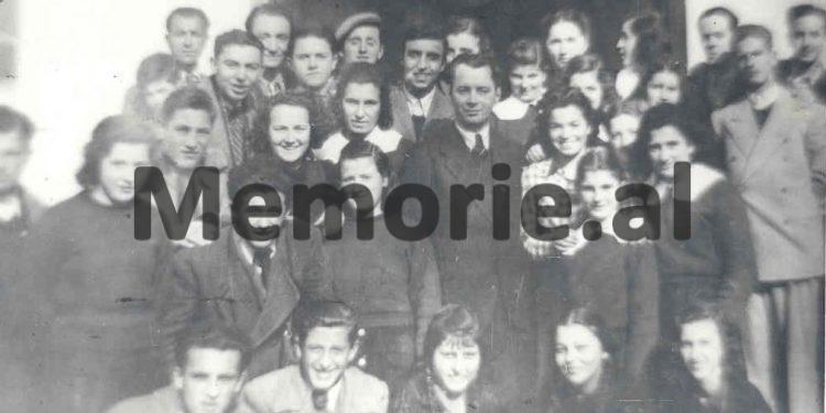 “Ndërsa vuaja dënimin me 20 vjet në Spaç si “sabotator”, rrobat e blera në Itali, i përvetësuan djali Aranit Çelës me përmbaruesin, Petrit Zotkaj”…/ Historia tragjike e ish-atasheut tregtar