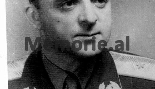 “Ish-përkthyes i Enverit, i diplomuar në Firence dhe Zagreb, vuajti 15 vite burg se denoncoi regjimin komunist në OKB”/ Historia tragjike e profesorit që mblidhte letrat te plehrat