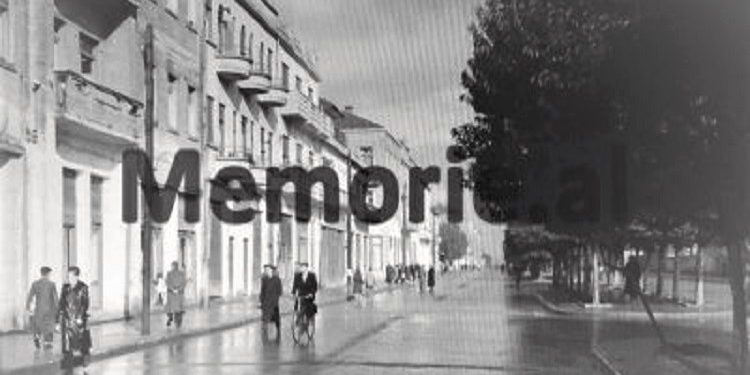 Foto të rralla nga Tirona e komunizmit/ Nga Sheshi “Skënderbej”, Bulevardi “Dëshmorët e Kombit” e Ministritë, “21 Dhjetori”, “Zogu i Zi”, Lana, Kinema “Partizani”, “Pazari ”, këndi sportiv me ringun e boksit, etj.