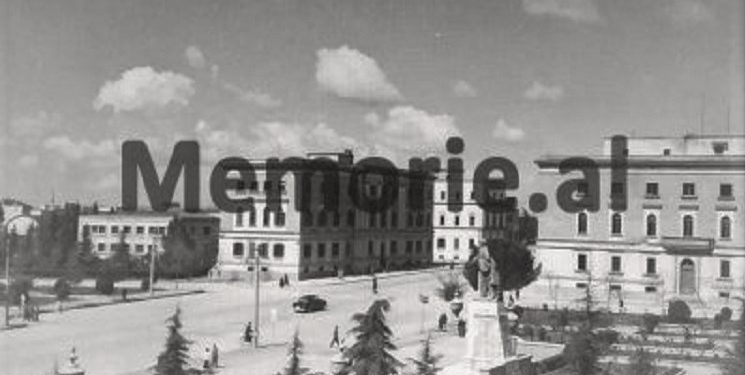 Foto të rralla nga Tirona e komunizmit/ Nga Sheshi “Skënderbej”, Bulevardi “Dëshmorët e Kombit” e Ministritë, “21 Dhjetori”, “Zogu i Zi”, Lana, Kinema “Partizani”, “Pazari ”, këndi sportiv me ringun e boksit, etj.