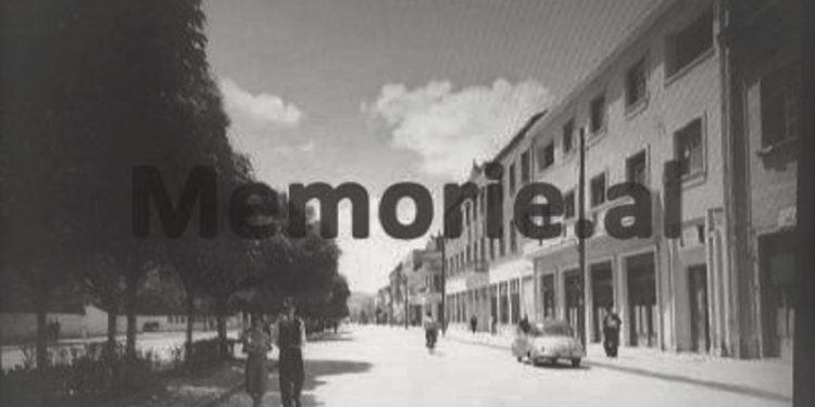 Foto të rralla nga Tirona e komunizmit/ Nga Sheshi “Skënderbej”, Bulevardi “Dëshmorët e Kombit” e Ministritë, “21 Dhjetori”, “Zogu i Zi”, Lana, Kinema “Partizani”, “Pazari ”, këndi sportiv me ringun e boksit, etj.