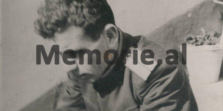 “Zv/drejtori i Sigurimit më erdhi në zyrë dhe më vuri prangat, pasi na kishin survejuar si ‘Grupi i agjentëve polak”?! / Dëshmia e rrallë për 10 ish-studentët e Varshavës