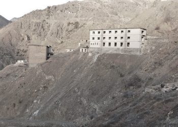 “Vuajta 32 vjet në burgjet komuniste, se shkrova gabim, ‘Rroftë Komiti Qendror’ dhe se pikturova shqiponjën pa yll në Revoltën e Spaçit”/ Historia tragjike e ish-drejtorit të Burgut Burrelit