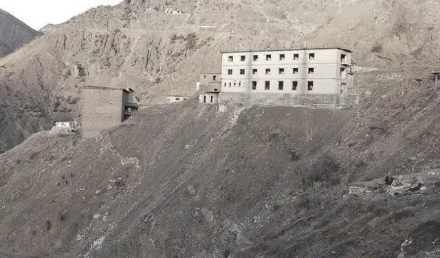 “Vuajta 32 vjet në burgjet komuniste, se shkrova gabim, ‘Rroftë Komiti Qendror’ dhe se pikturova shqiponjën pa yll në Revoltën e Spaçit”/ Historia tragjike e ish-drejtorit të Burgut Burrelit