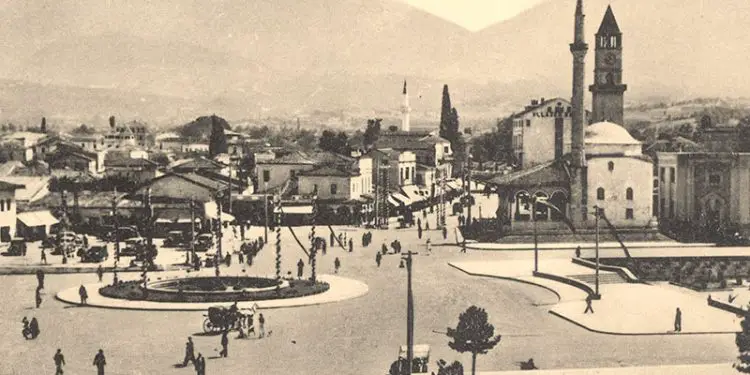 “Babanë e arrestuan si ‘agjent të amerikanëve’ dhe se kishte strehuar, komandantin e Xhandarmërisë, kolonel Hysni Demën”/ Historia e panjohur e juristit tiranas…