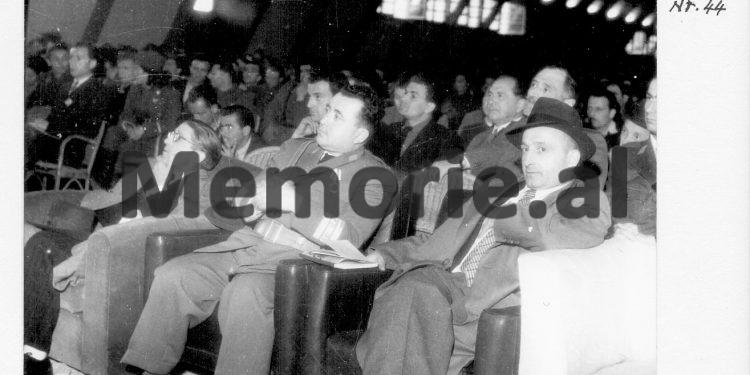 “Pas debatit me Enverin në zyrën e tij, në gjaknxehtësi e sipër, vëllai im vuri dorën te pistoleta që kishte në brez…”/ Rrëfimi i emigrantit boshnjak për dy vëllezërit e pushkatuar, pas…