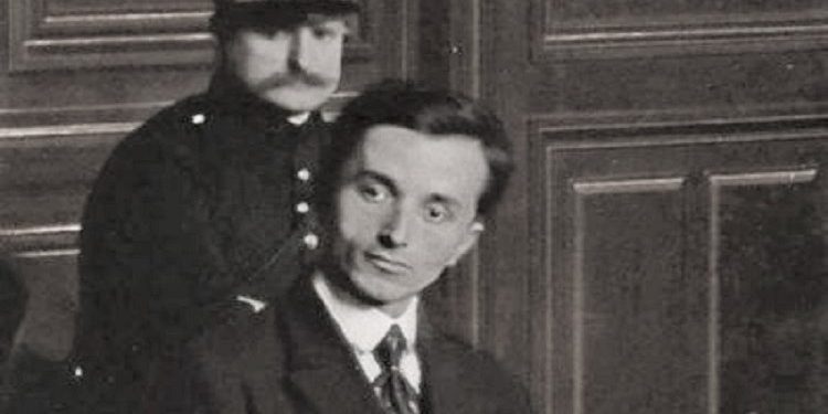 “Shok dhome me Avni Rustemin dhe bashkëpunëtor i ngushtë i Nolit, Gurakuqit e Malëshovës, studjoi në Rusinë e Stalinit dhe urrente komunizmin…”?! Historia e panjohur Reshat Këlliçit