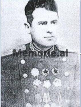 “Enveri e goditi që në Kongresin e Parë, duke kujtuar se Nexhipi dhe Tahir Kadare, kishin nxitur gjeneral-Gjin Markun, të fliste kundër…”/ Dëshmia e vëllait të gjeneral-major, Vinçanit