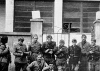 Me ndihmën e Aleksandër Moisiut, u regjistrua në Konservatorin “Giuseppe Verdi” dhe “Klaudio Monte Verdi” e Kluzh të Rumanisë/ Historia e panjohur e Cikos, themeluesit të Operës…