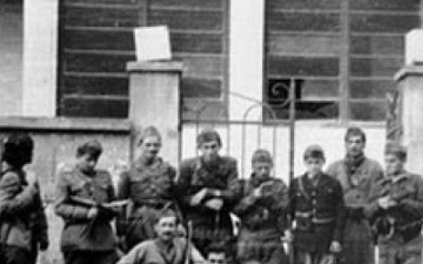 Me ndihmën e Aleksandër Moisiut, u regjistrua në Konservatorin “Giuseppe Verdi” dhe “Klaudio Monte Verdi” e Kluzh të Rumanisë/ Historia e panjohur e Cikos, themeluesit të Operës…