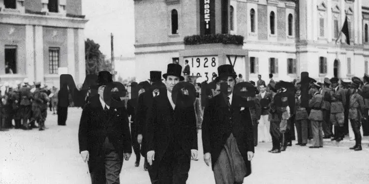 “Si trashëgova pasurinë e Maliq Pashait, beut të Libohovës, që më mori të vogël në Stamboll dhe…”/ Kujtimet e panjohura të Javer bej Hurshitit, ish-deputet, prefekt dhe ministër