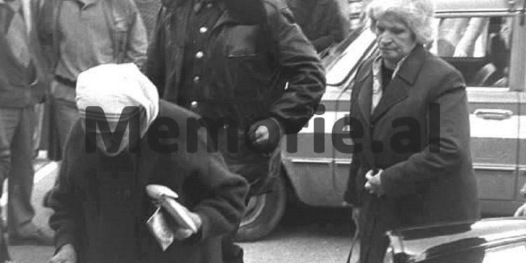 Foto të pa publikuara të Nënë Terezës / Nga takimet me Ramizin, Nexhmijen e Llambi Gegpriftin, te shtëpia e prindërve, Kryegjyshata Bektashiane dhe kopshtet e fëmijve