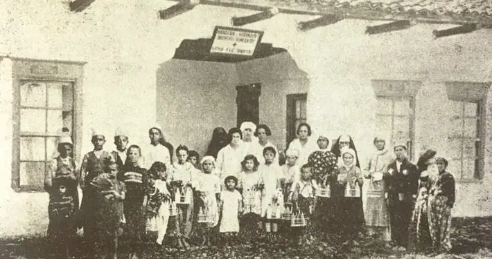 Fotot e panjohura / Godinat, klinikat dhe mjekët e spitaleve, nga Monarkia e Zogut, në Shqipërinë Socialiste: Tirana, Durrësi, Shkodra, Korça, Vlora, Elbasani, Gjirokastra, Berati, Peqini, Lezha…