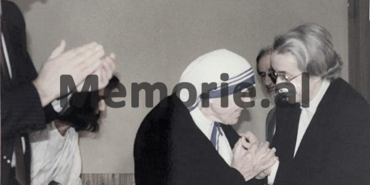 Foto të pa publikuara të Nënë Terezës / Nga takimet me Ramizin, Nexhmijen e Llambi Gegpriftin, te shtëpia e prindërve, Kryegjyshata Bektashiane dhe kopshtet e fëmijve